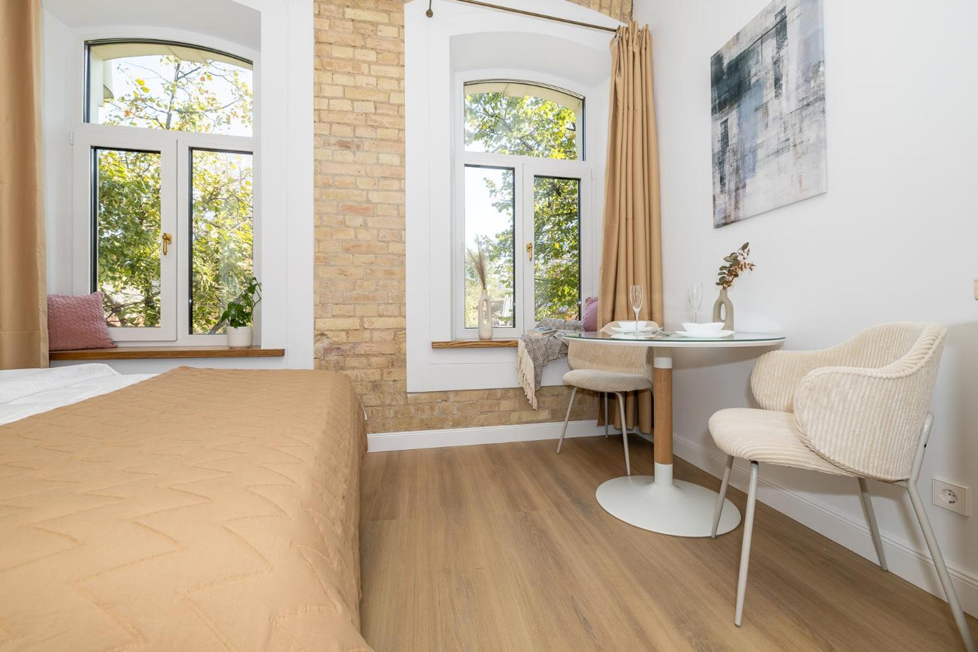 Apartment Cohost I Brand New Apt, W-ac In A Location *